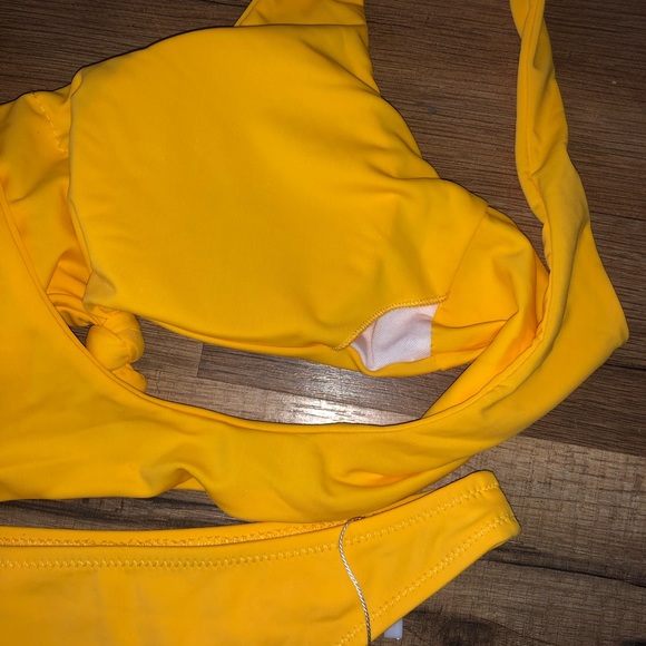 Yellow knotted bikini - Picture 6 of 6